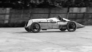 Mr Parry Thomas breaks three world records at Brooklands Leyland Thomas No Mr Parry Thomas breaks three world records at Brooklands Leyland Thomas No
