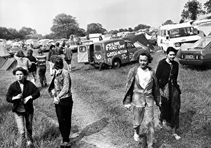 Images Dated 1st June 1986: Music fans at the Glastonbury Festival 1986
