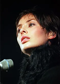 Mirror/0100to0199 00162/natalie imbruglia glasgow barrowlands november Mirror/0100to0199 00162/natalie imbruglia glasgow barrowlands november