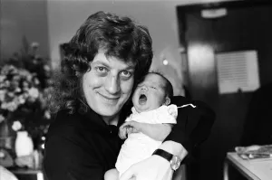 Noddy Holder with his baby daughter Jessica. 8th September 1978 Noddy Holder with his baby daughter Jessica. 8th September 1978
