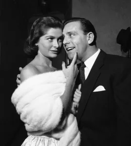 Norman Wisdom with Maureen Swanson 1956 A©mirrorpix Norman Wisdom with Maureen Swanson 1956 A©mirrorpix