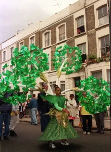 Mirror/0100to0199 00146/notting hill carnival august 1994 men women Mirror/0100to0199 00146/notting hill carnival august 1994 men women