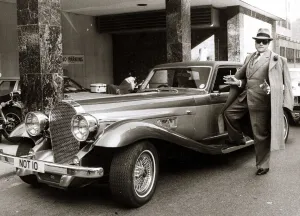 Oliver Reed - January 1980 standing next to his £60 Oliver Reed - January 1980 standing next to his £60