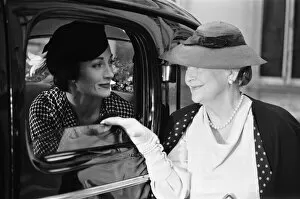 Images Dated 10th December 1987: Olivia De Havilland and Jane Seymour as Wallis Simpson on the set of '