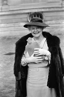 Images Dated 10th December 1987: Olivia De Havilland on the set of 'The Woman He Loved'in Chantilly