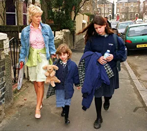 PAULA YATES WALKS TWO OF HER DAUGHTERS FIFI TRIXABELLE AND PEACHES TO SCHOOL TODAY PAULA YATES WALKS TWO OF HER DAUGHTERS FIFI TRIXABELLE AND PEACHES TO SCHOOL TODAY