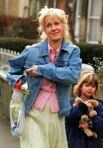 Mirror/0600to0699 00601/paula yates walks peaches school today Mirror/0600to0699 00601/paula yates walks peaches school today