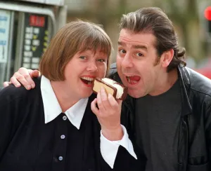 PAULINE QUIRKE AND ACTOR ANDY GRAY AT A BBC PHOTOCALL WITH A DOUBLE NOUGAT ICE CREAM PAULINE QUIRKE AND ACTOR ANDY GRAY AT A BBC PHOTOCALL WITH A DOUBLE NOUGAT ICE CREAM