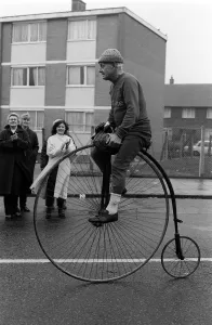 Pennyfarthing bicycle in the London Marathon March 1981 Y2K Pennyfarthing bicycle in the London Marathon March 1981 Y2K