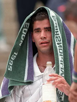 PETE SAMPRAS DURING A BREAK AT THE WIMBLEDON TENNIS CHAMPIONSHIPS 1995 12/07/1995 PETE SAMPRAS DURING A BREAK AT THE WIMBLEDON TENNIS CHAMPIONSHIPS 1995 12/07/1995