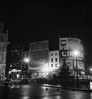 Piccadilly without lights. Piccadilly Circus is blacked out at 7.15 p Piccadilly without lights. Piccadilly Circus is blacked out at 7.15 p