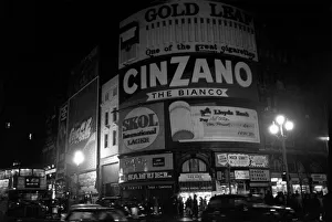 Piccadilly without lights. Piccadilly Circus is blacked out at 7.15 p Piccadilly without lights. Piccadilly Circus is blacked out at 7.15 p