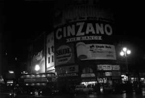Piccadilly without lights. Piccadilly Circus is blacked out at 7.15 p Piccadilly without lights. Piccadilly Circus is blacked out at 7.15 p