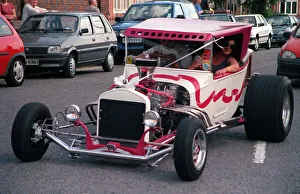 Pink and White Custom Car Model T Ford (T Bucket) Pink and White Custom Car Model T Ford (T Bucket)