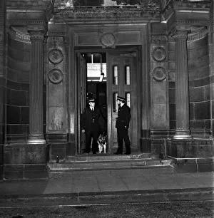 Policemen on guard outside Westminster Abbey. February 1975 75-01178 Policemen on guard outside Westminster Abbey. February 1975 75-01178