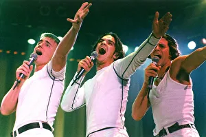 Mirror/0100to0199 00112/pop heart throbs stage arena nec birmingham Mirror/0100to0199 00112/pop heart throbs stage arena nec birmingham