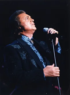 Pop singer Engelbert Humperdinck in concert in Cardiff - 8th February 1998 Pop singer Engelbert Humperdinck in concert in Cardiff - 8th February 1998