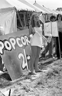 Popcorn Salesgirl Heather Binks at The Tenth National Jazz and Blues Festival Popcorn Salesgirl Heather Binks at The Tenth National Jazz and Blues Festival