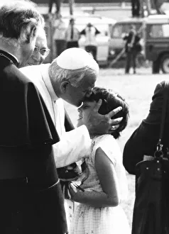 Pope John Paul II blesses Anne Baxter at Coventry in 1982 Pope John Paul II blesses Anne Baxter at Coventry in 1982