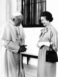 Pope John Paul II with Queen Elizabeth II in 1982 Pope John Paul II with Queen Elizabeth II in 1982