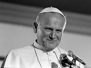 Pope John Paul II returns to Poland for an official visit 1979 Pope John Paul II returns to Poland for an official visit 1979
