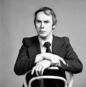 Portrait: Pop-Manager: Chris Hutchins. April 1977 77-02107 Portrait: Pop-Manager: Chris Hutchins. April 1977 77-02107