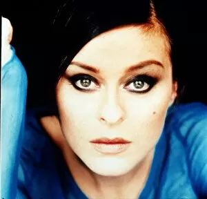 Images Dated 1st January 1993: Portrait of pop singer Lisa Stansfield, wearing blue top. Circa 1993