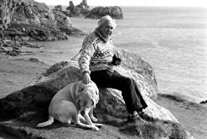 Images Dated 31st March 1975: Prime Minister Harold Wilson seen here with his dog on the beach on the Scilly Isles