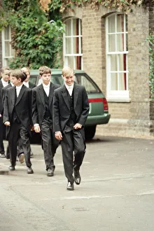 Mirror/1500to1599 01504/prince william arrives first day eton college Mirror/1500to1599 01504/prince william arrives first day eton college