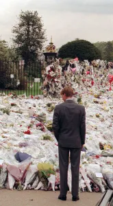 PRINCE WILLIAM SURVEYS FLORAL TRIBUTES FOR HIS MOTHER PRINCESS DIANA AT KENSINGTON PALACE PRINCE WILLIAM SURVEYS FLORAL TRIBUTES FOR HIS MOTHER PRINCESS DIANA AT KENSINGTON PALACE
