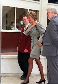 Princess Diana with Andrew Horne of the drugs crisis centre Turning Point Centre during Princess Diana with Andrew Horne of the drugs crisis centre Turning Point Centre during