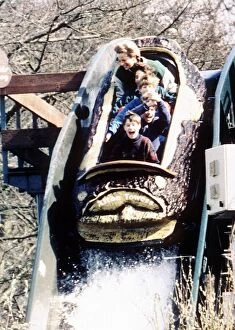 Images Dated 17th April 1994: Princess Diana enjoys a day out at the Alton Towers theme park with her two sons Prince