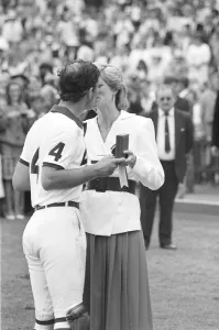 PRINCESS DIANA KISSES PRINCE CHARLES WHILST PRESENTING HIM WITH A POLO TROPHY PRINCESS DIANA KISSES PRINCE CHARLES WHILST PRESENTING HIM WITH A POLO TROPHY