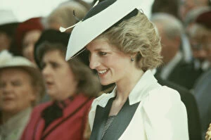 Images Dated 14th October 1985: Princess Diana in Scotland visiting the area of Govan, on The Clyde