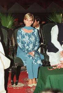 Mirror/1500to1599 01507/princess diana shaukat khanum memorial hospital Mirror/1500to1599 01507/princess diana shaukat khanum memorial hospital