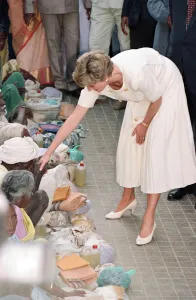 Princess Diana visiting Mianpur Old Age Welfare Centre in Hyderabad, India Princess Diana visiting Mianpur Old Age Welfare Centre in Hyderabad, India