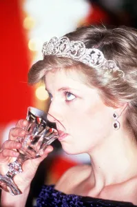 Princess Diana visits Portugal at a banquet hosted by the President at Ajuda Palace Princess Diana visits Portugal at a banquet hosted by the President at Ajuda Palace