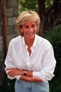 PRINCESS DIANA WEARING WHITE SHIRT AND JEANS DURING HER VISIT TO Bosnia - Herzegovina AS PRINCESS DIANA WEARING WHITE SHIRT AND JEANS DURING HER VISIT TO Bosnia - Herzegovina AS