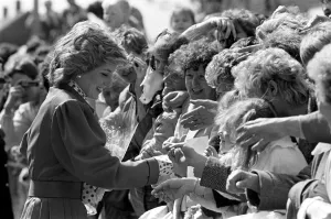 THE PRINCESS OF WALES MEETING PEOPLE DURING VISIT TO NEWCASTLE APRIL 1986 THE PRINCESS OF WALES MEETING PEOPLE DURING VISIT TO NEWCASTLE APRIL 1986