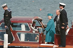 Mirror/1000to1099 01042/queen elizabeth ii prince philip visiting Mirror/1000to1099 01042/queen elizabeth ii prince philip visiting