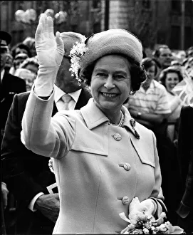 Queen Elizabeth II smiles and waves farewell to the crowd outside the Law Courts Queen Elizabeth II smiles and waves farewell to the crowd outside the Law Courts