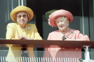 Queen Elizabeth and the Queen Mother attend the Epsom Derby at Epsom Racecourse, Surrey Queen Elizabeth and the Queen Mother attend the Epsom Derby at Epsom Racecourse, Surrey