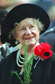 The Queen Mother at Westminster Abbey garden of remembrance 06/11/1992 The Queen Mother at Westminster Abbey garden of remembrance 06/11/1992