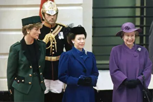 THE QUEEN, PRINCESS MARGARET AND PRINCESS DIANA AT VICTORIA STATION WAITING FOR THE THE QUEEN, PRINCESS MARGARET AND PRINCESS DIANA AT VICTORIA STATION WAITING FOR THE