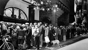 Queue at Cavern Walks which began on Christmas Eve. 27th December 1985 Queue at Cavern Walks which began on Christmas Eve. 27th December 1985