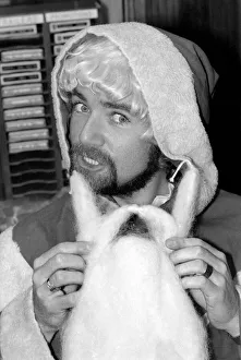 Mirror/0000to0099 00059/radio disc jockey noel edmonds dressed father Mirror/0000to0099 00059/radio disc jockey noel edmonds dressed father