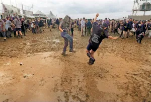 Reading 1992 revisited - 30th August 1992 - Nirvana headlining - Mud dancing Reading 1992 revisited - 30th August 1992 - Nirvana headlining - Mud dancing