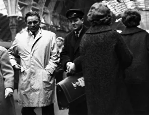 Richard Burton arrives at Paddington Station in 1963 Richard Burton arrives at Paddington Station in 1963