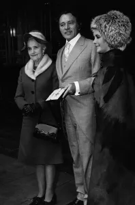 Richard Burton with his CBE insignia at the Palace in 1970 with Elizabeth Richard Burton with his CBE insignia at the Palace in 1970 with Elizabeth