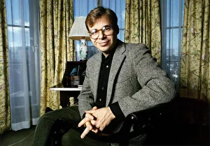 Rick Moranis Actor sitting on chair A©Mirrorpix Rick Moranis Actor sitting on chair A©Mirrorpix